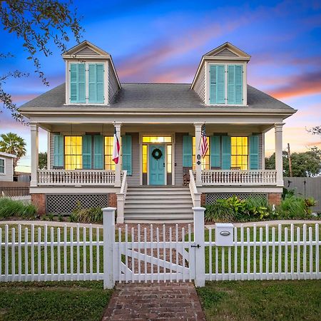 Villa Historic 1871 Coastal Breeze With Heated Pool - Restoring Galveston Extérieur photo