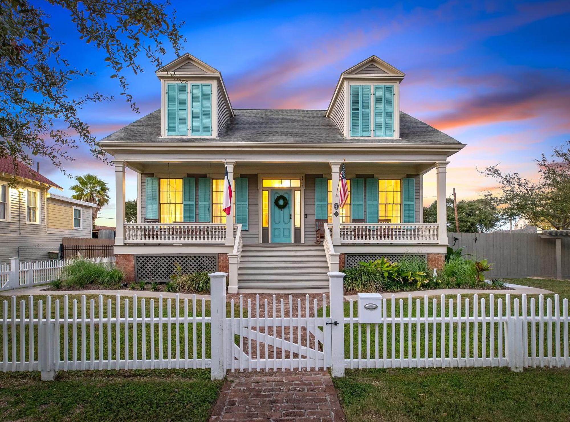Villa Historic 1871 Coastal Breeze With Heated Pool - Restoring Galveston Extérieur photo