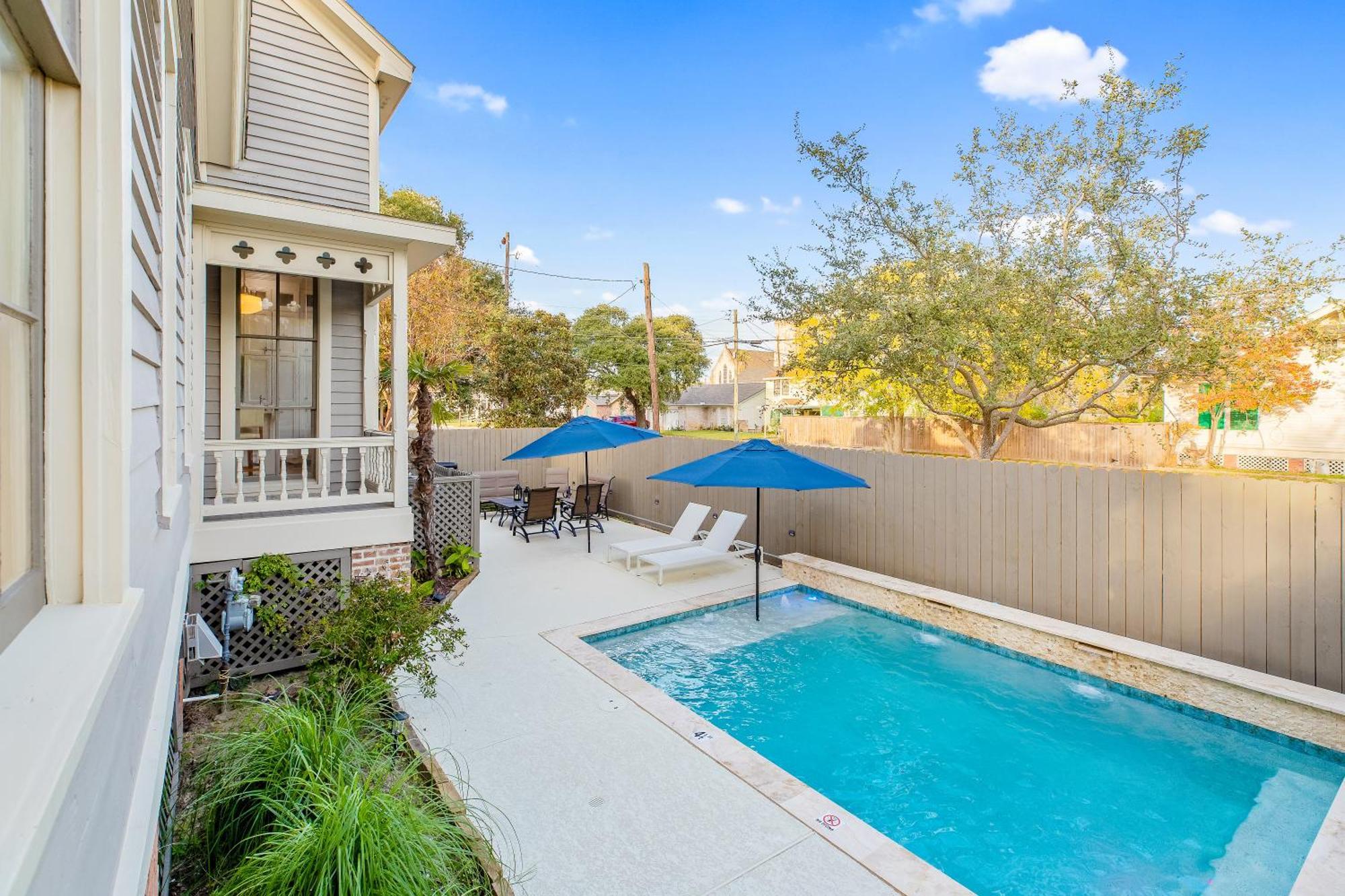 Villa Historic 1871 Coastal Breeze With Heated Pool - Restoring Galveston Extérieur photo