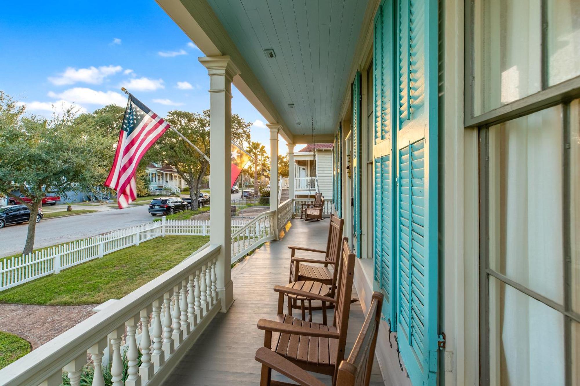 Villa Historic 1871 Coastal Breeze With Heated Pool - Restoring Galveston Extérieur photo